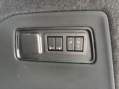 Used 2023 Cadillac Escalade ESV V AWD/4WD image 53
