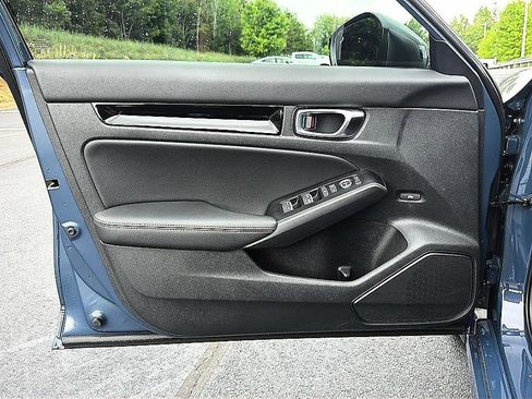 Used 2025 Honda Civic Sport image 32