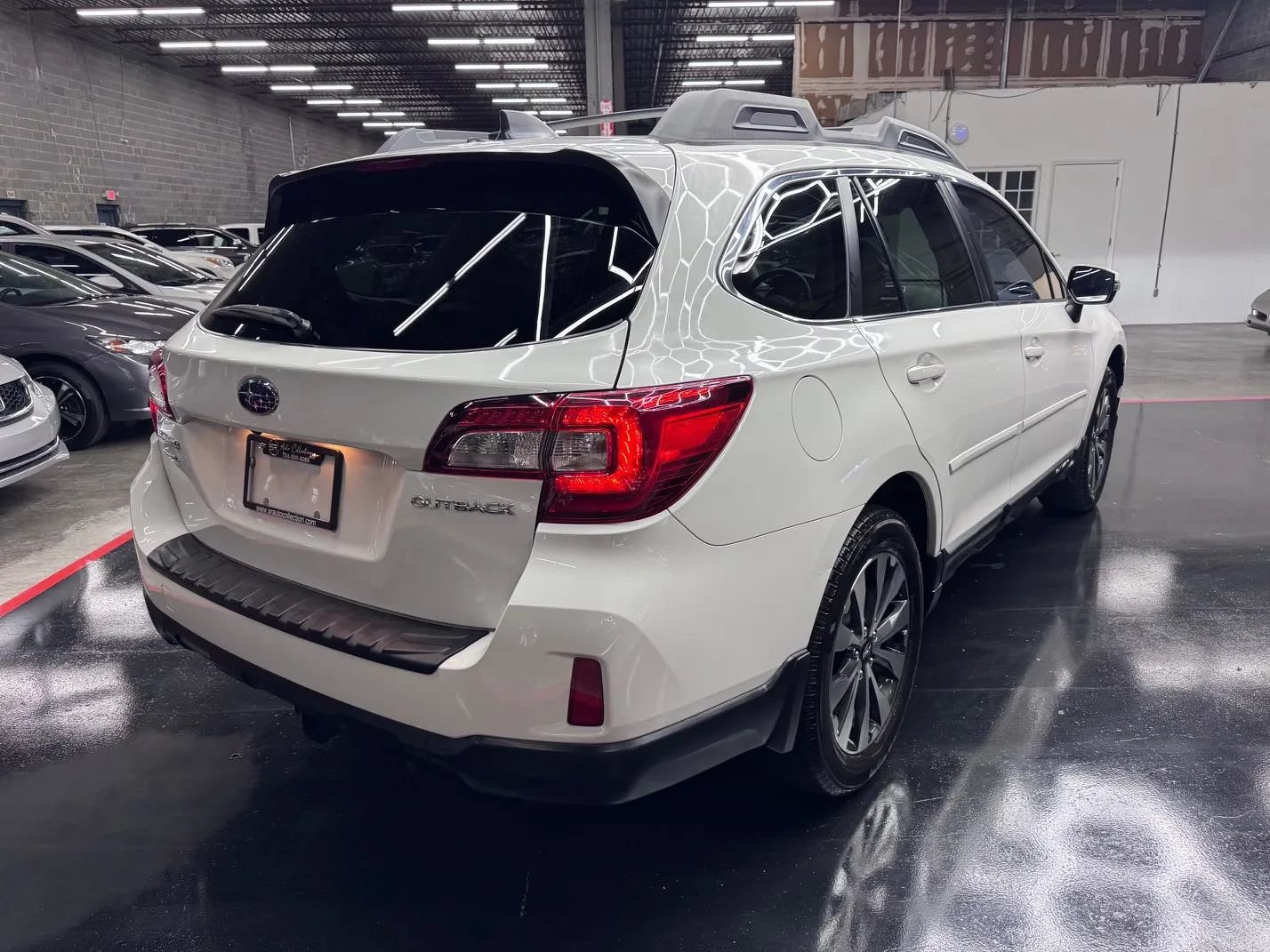 Used 2016 Subaru Outback 2.5i Limited AWD/4WD image 3
