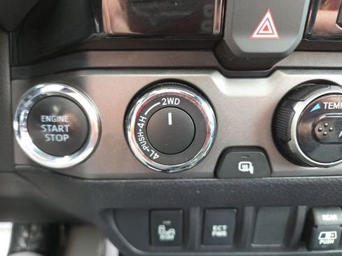 Used 2018 Toyota Tacoma TRD Sport image 10