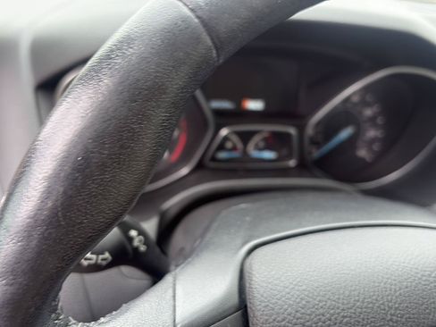 Used 2018 Ford Focus Titanium FWD image 31