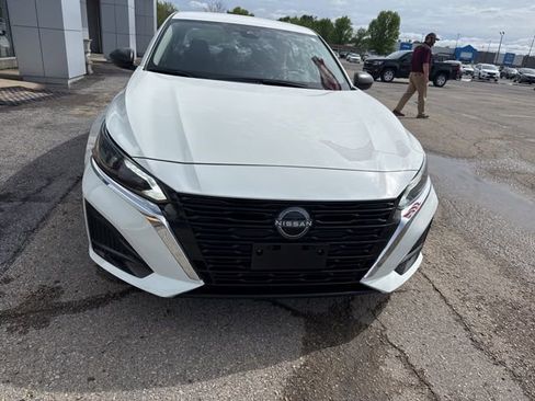 Used 2025 Nissan Altima 2.5 SV FWD image 5