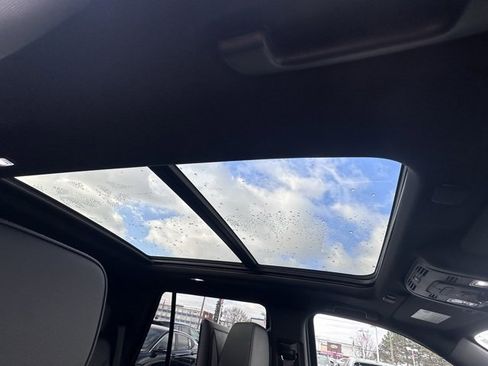 Used 2021 GMC Yukon Denali w/ Denali Ultimate Package image 18