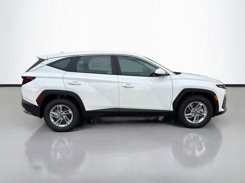 Certified 2025 Hyundai Tucson SE image 4
