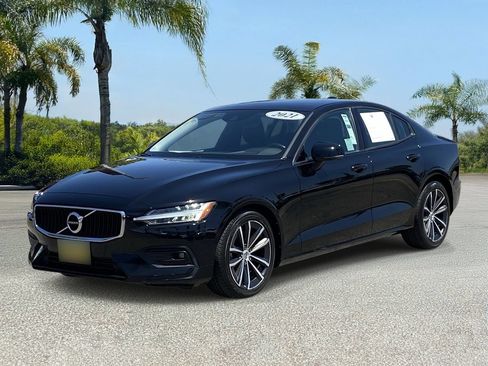 Used 2021 Volvo S60 T5 Momentum FWD image 2