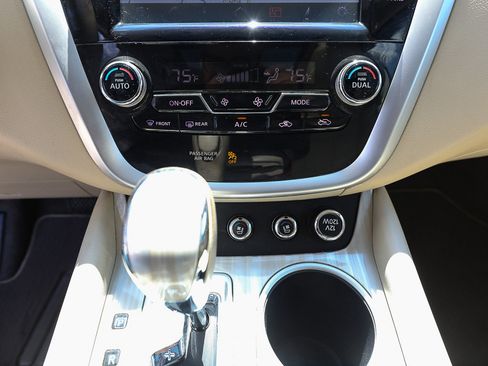 Used 2016 Nissan Murano Platinum w/ Platinum Technology Package AWD/4WD image 18