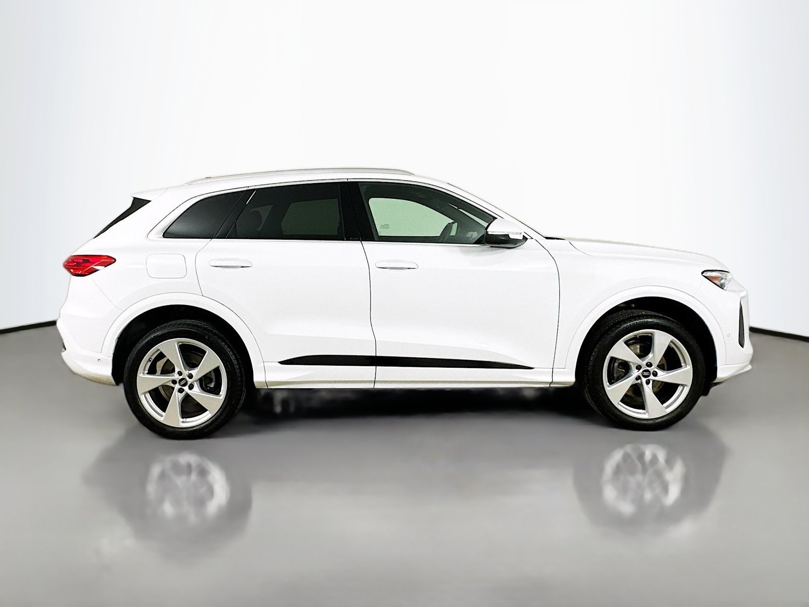 Used 2025 Audi Q5 Premium w/ Premium Plus AWD/4WD image 4