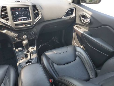 Used 2022 Jeep Cherokee Latitude Lux w/ Sun & Sound Group AWD/4WD image 17