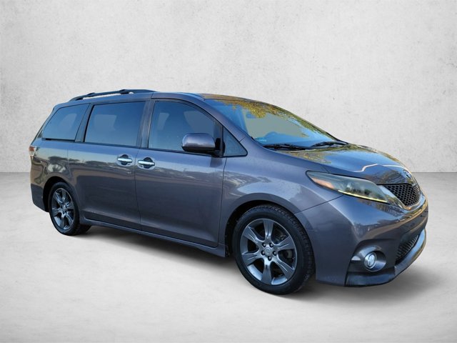 Used 2015 Toyota Sienna SE FWD image 3
