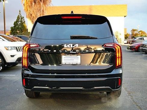 Used 2024 Kia Telluride LX image 9