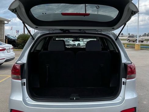 Used 2019 Kia Sorento LX image 11