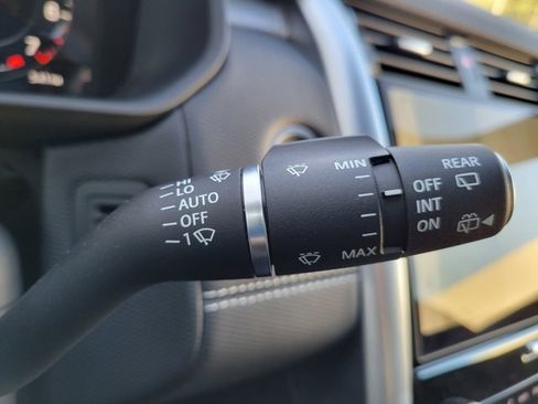 Used 2024 Land Rover Discovery Dynamic SE image 36