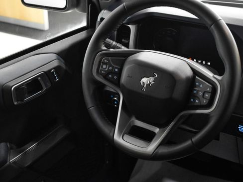 Used 2023 Ford Bronco Outer Banks AWD/4WD image 22
