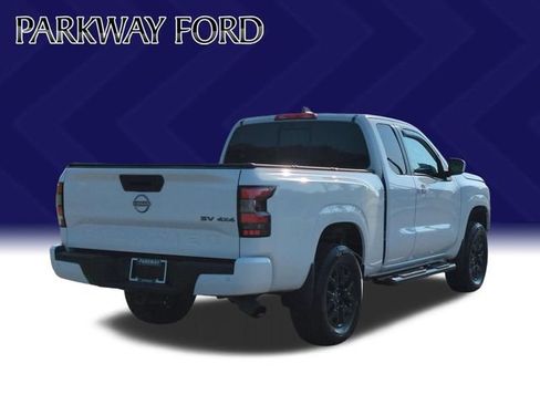 Used 2022 Nissan Frontier SV AWD/4WD image 5