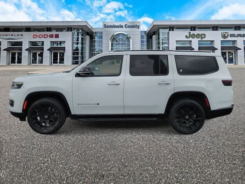 Used 2023 Jeep Wagoneer 2WD image 5