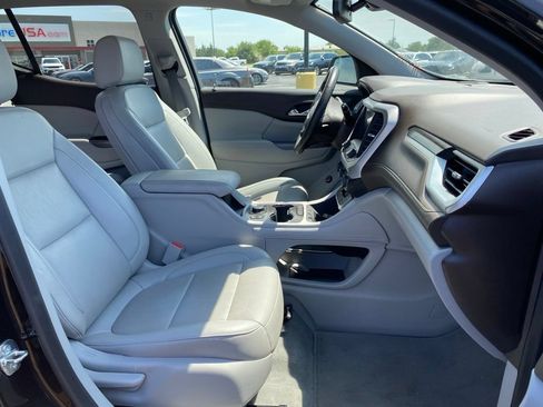 Used 2023 GMC Acadia SLT FWD image 8