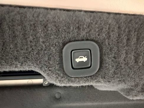 Used 2008 Cadillac XLR RWD image 11
