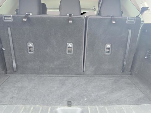 Used 2022 Nissan Pathfinder SV image 14