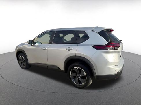 Used 2025 Nissan Rogue SV image 10