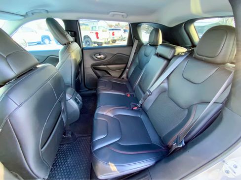 Used 2021 Jeep Cherokee Trailhawk w/ Comfort/Convenience Group image 24