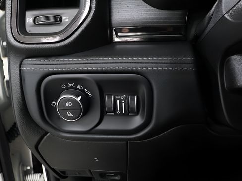 Used 2024 RAM 2500 Limited AWD/4WD image 19