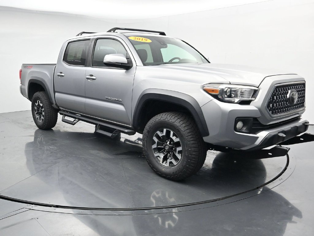 Used 2019 Toyota Tacoma TRD Off-Road AWD/4WD image 2