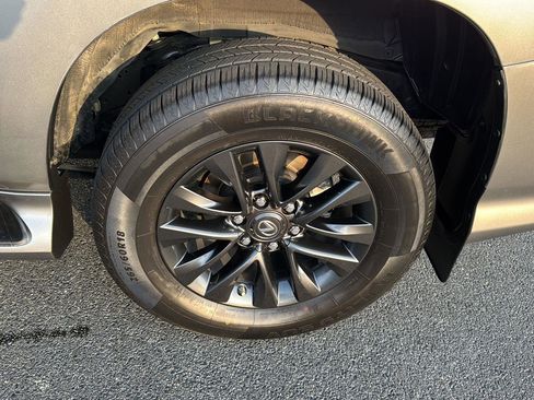 Used 2022 Lexus GX 460 Premium w/ Premium Package image 33