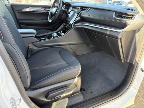 Used 2023 Jeep Grand Cherokee Laredo w/ Luxury Tech Group I image 10