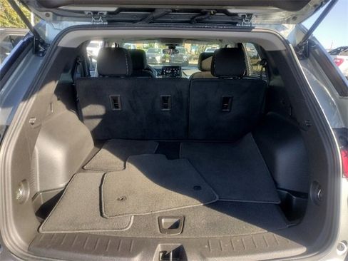 Used 2025 Chevrolet Blazer LT image 12