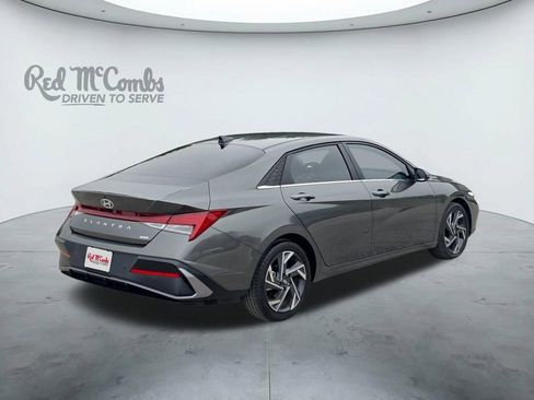 Used 2024 Hyundai Elantra Limited FWD image 5