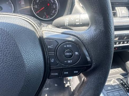 Used 2021 Toyota RAV4 LE AWD/4WD image 23