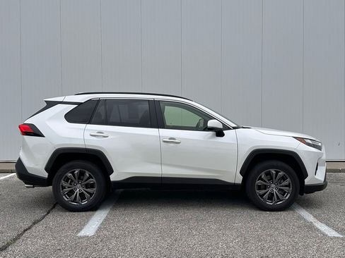 Used 2022 Toyota RAV4 Limited AWD/4WD image 6