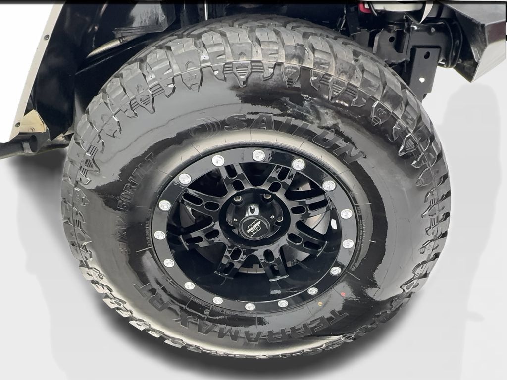 Used 2016 Jeep Wrangler Unlimited Rubicon w/ Connectivity Group AWD/4WD image 14