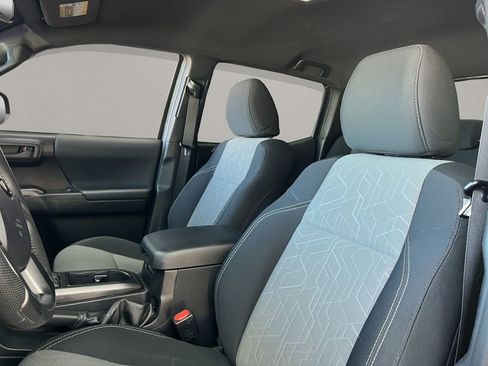 Used 2020 Toyota Tacoma TRD Sport w/ Technology Package image 9