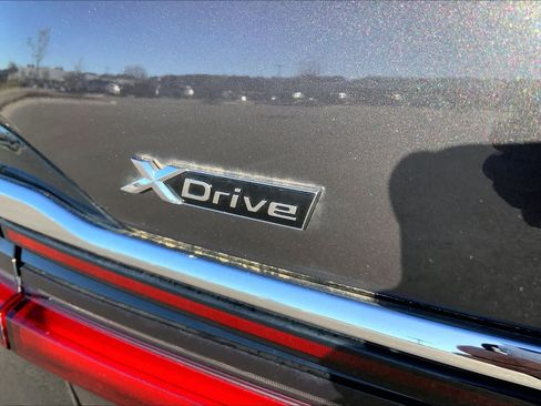 Used 2022 BMW 750i xDrive AWD/4WD image 9