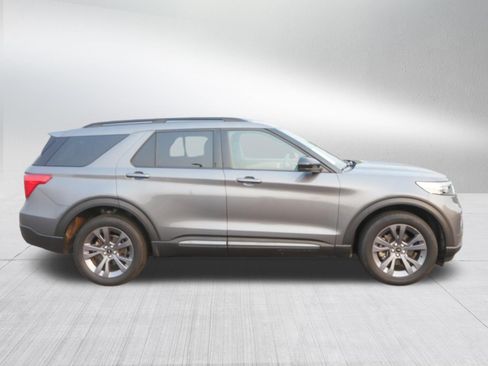 Used 2023 Ford Explorer XLT w/ Equipment Group 202A AWD/4WD image 8