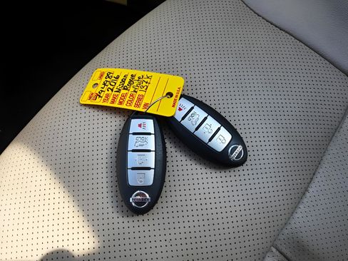 Used 2016 Nissan Rogue SL w/ SL Premium Package image 30