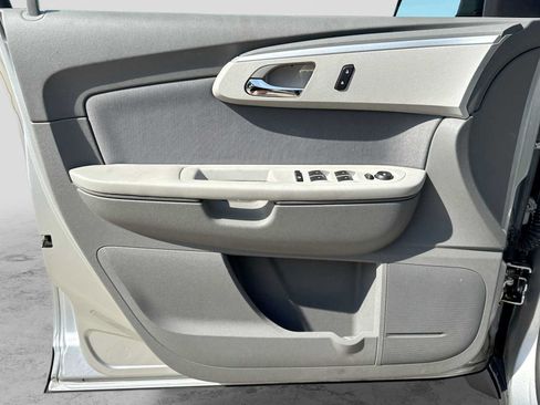 Used 2012 Chevrolet Traverse LS FWD image 30