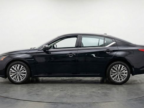 Used 2025 Nissan Altima 2.5 SV image 5