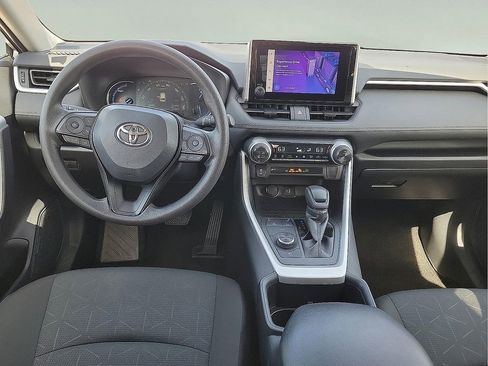 Used 2025 Toyota RAV4 XLE AWD/4WD image 10