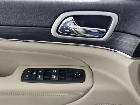 Used 2021 Jeep Grand Cherokee Limited image 28