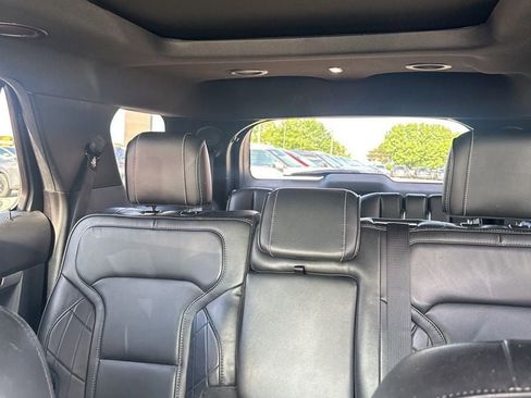 Used 2019 Ford Explorer Platinum AWD/4WD image 6
