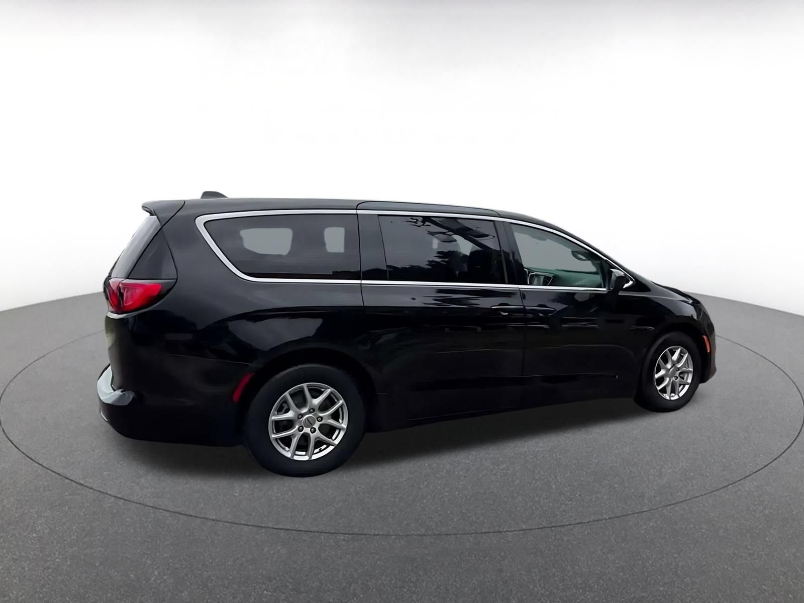 Used 2024 Chrysler Voyager LX FWD image 13