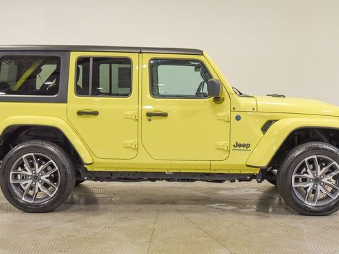 Used 2024 Jeep Wrangler Unlimited w/ Convenience Group image 8