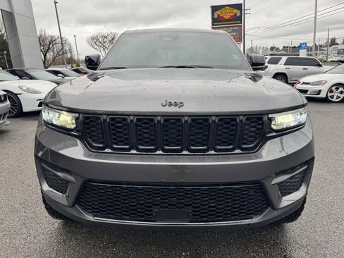 Used 2024 Jeep Grand Cherokee Altitude image 8