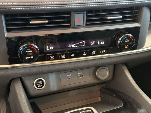 Used 2023 Nissan Rogue SV AWD/4WD image 19