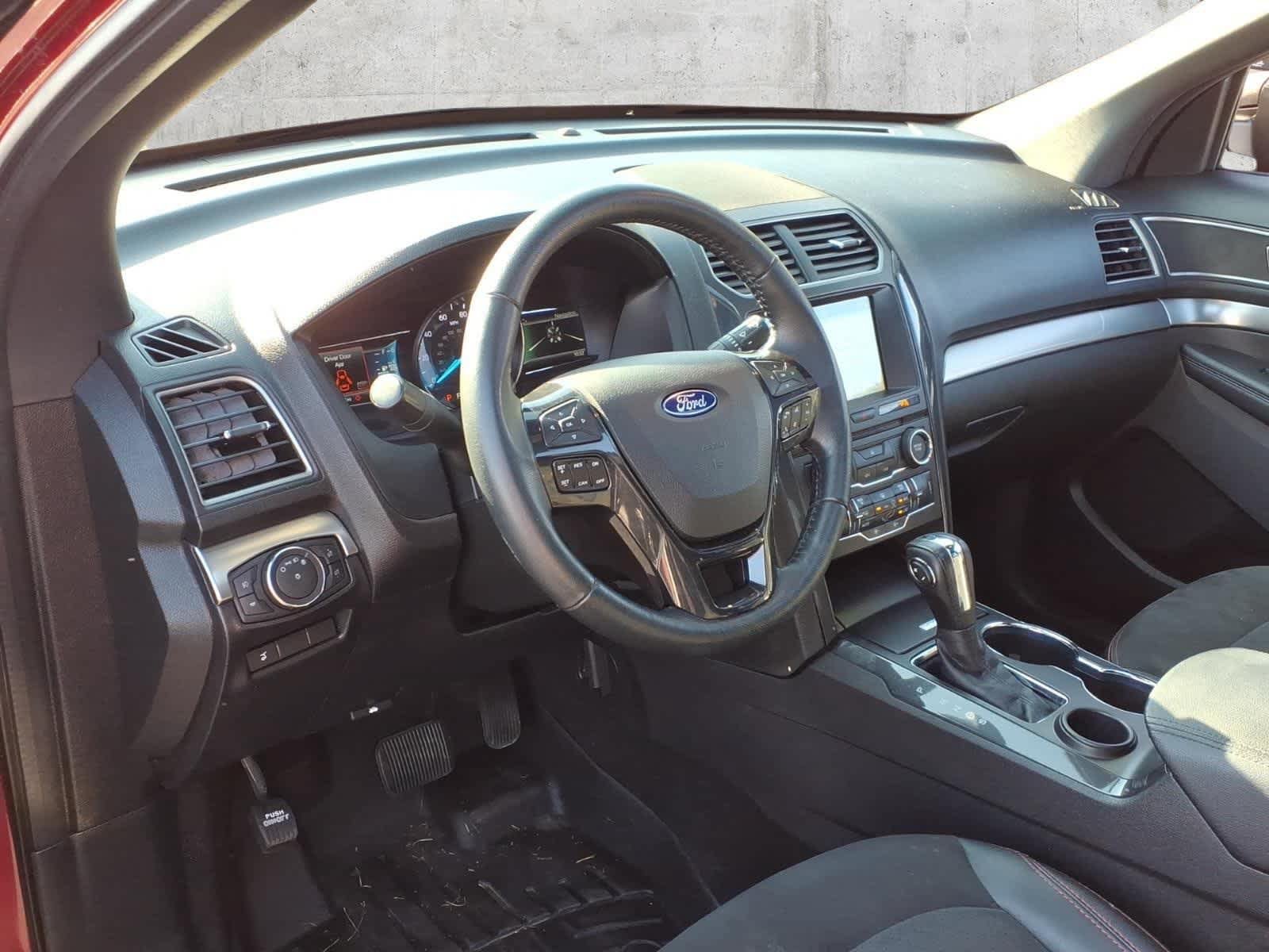 Used 2018 Ford Explorer XLT w/ Equipment Group 202A FWD image 5