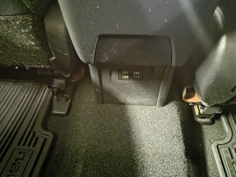 Used 2023 Toyota Prius LE FWD image 31