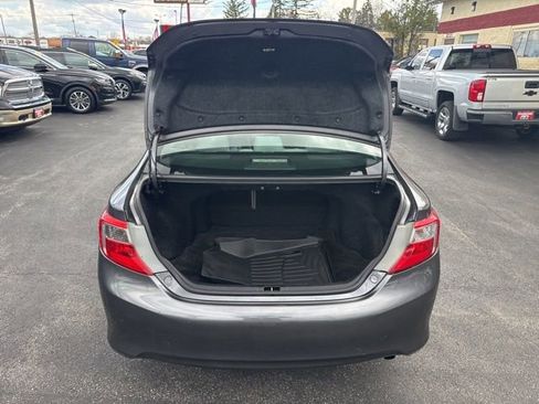 Used 2014 Toyota Camry LE image 15