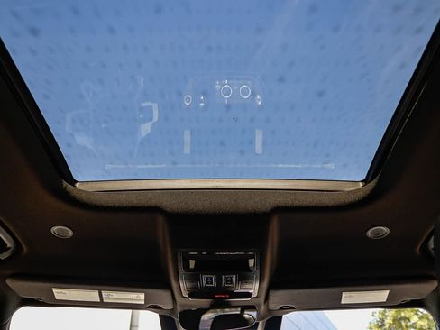 Used 2023 Land Rover Defender 110 S image 16